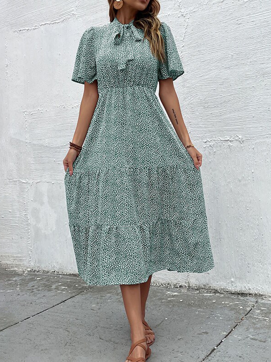 StyleCast Green Abstract Printed Tie-Up Neck Flared Sleeves Tiered Fit & Flared Midi Dress
StyleCast Green Abstract Printed Tie-Up Neck Flared Sleeves Tiered Fit & Flared Midi Dress