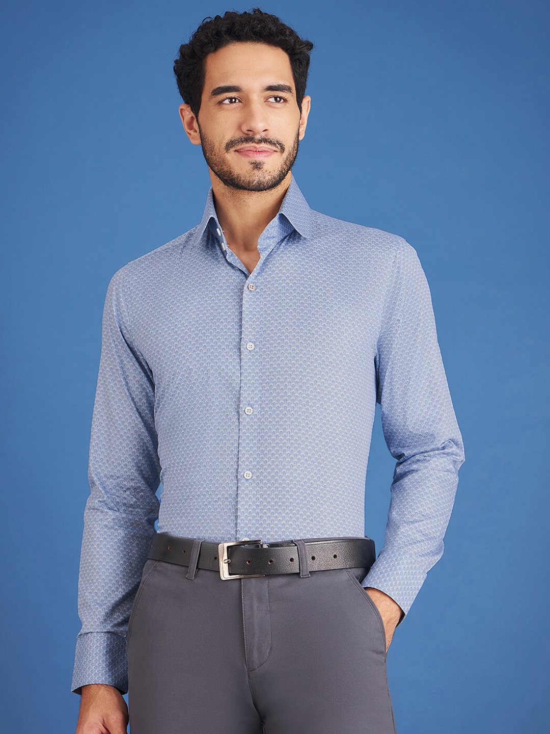 LOUIS STITCH Comfort Fit Ethnic Motif Printed Club Collar Pure Cotton Formal Shirt, Blue
LOUIS STITCH Comfort Fit Ethnic Motif Printed Club Collar Pure Cotton Formal Shirt, Blue