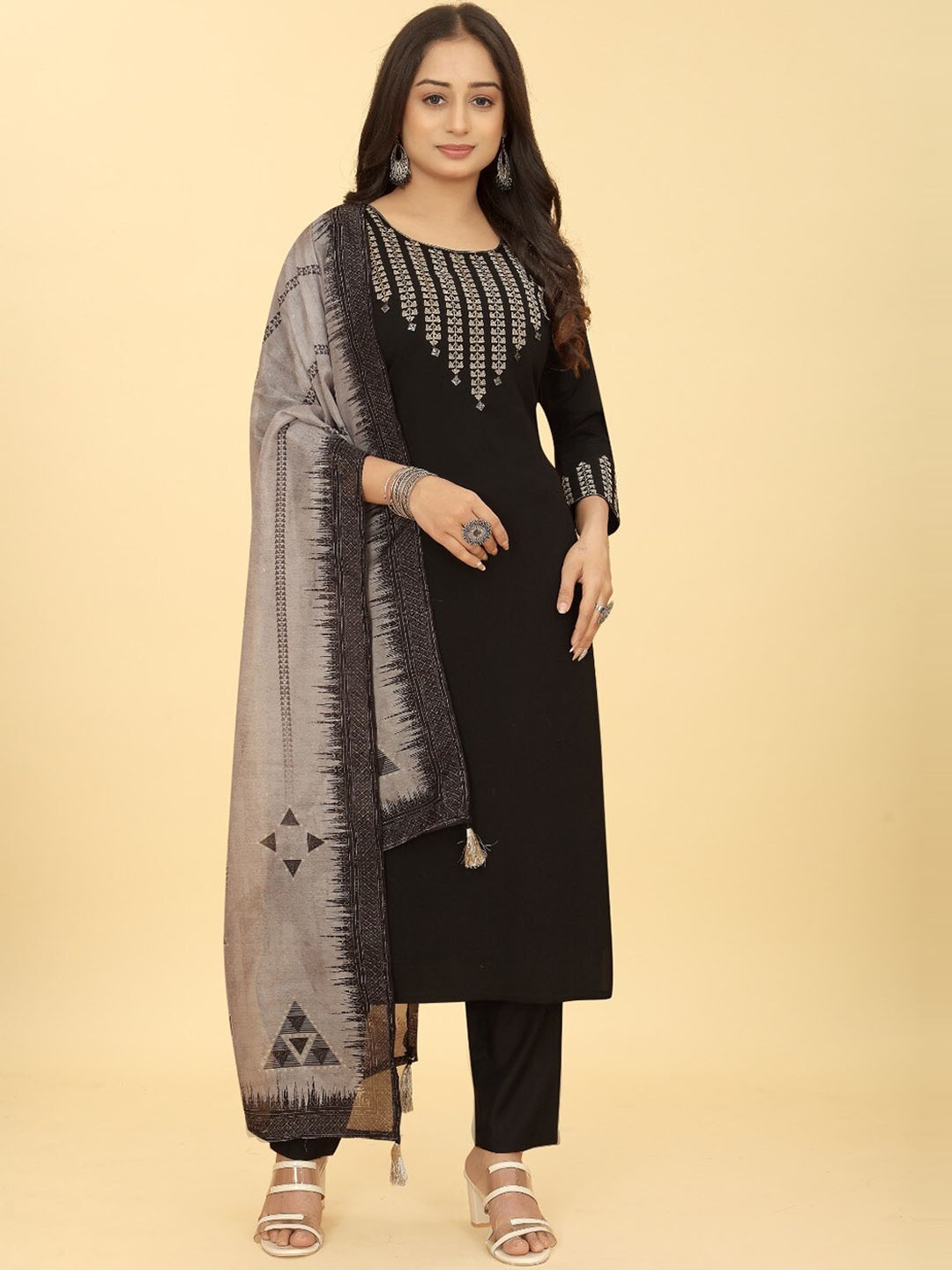 PEPPERYLOOK Ethnic Motifs Embroidered Pure Silk Kurta With Trousers And Dupatta, Black
PEPPERYLOOK Ethnic Motifs Embroidered Pure Silk Kurta With Trousers And Dupatta, Black