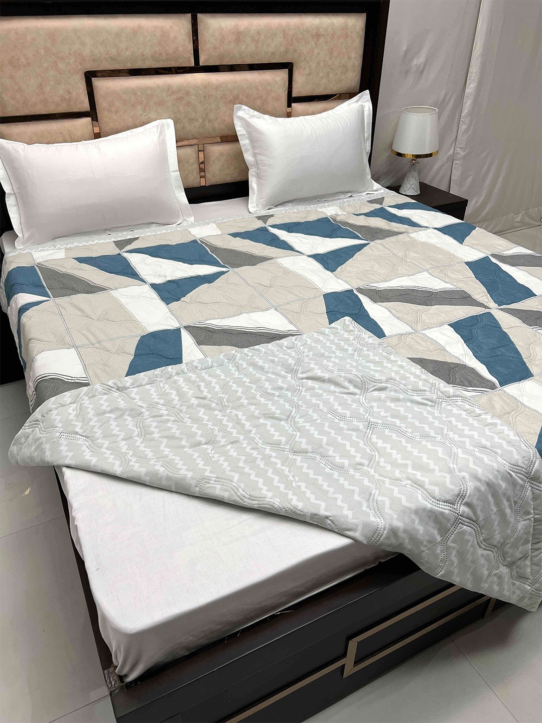 Pure Decor Doze Beige Geometric AC Room 300 GSM Reversible King Double Bed Comforter
Pure Decor Doze Beige Geometric AC Room 300 GSM Reversible King Double Bed Comforter