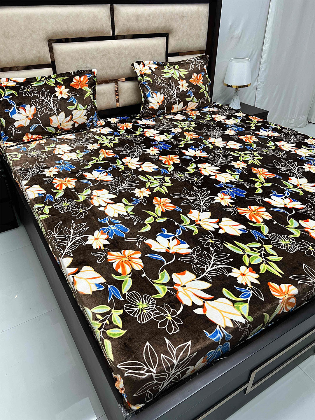 Pure Decor Brown & White Floral Microfiber 300 TC King Bedsheet With 2 Pillow Covers
Pure Decor Brown & White Floral Microfiber 300 TC King Bedsheet With 2 Pillow Covers