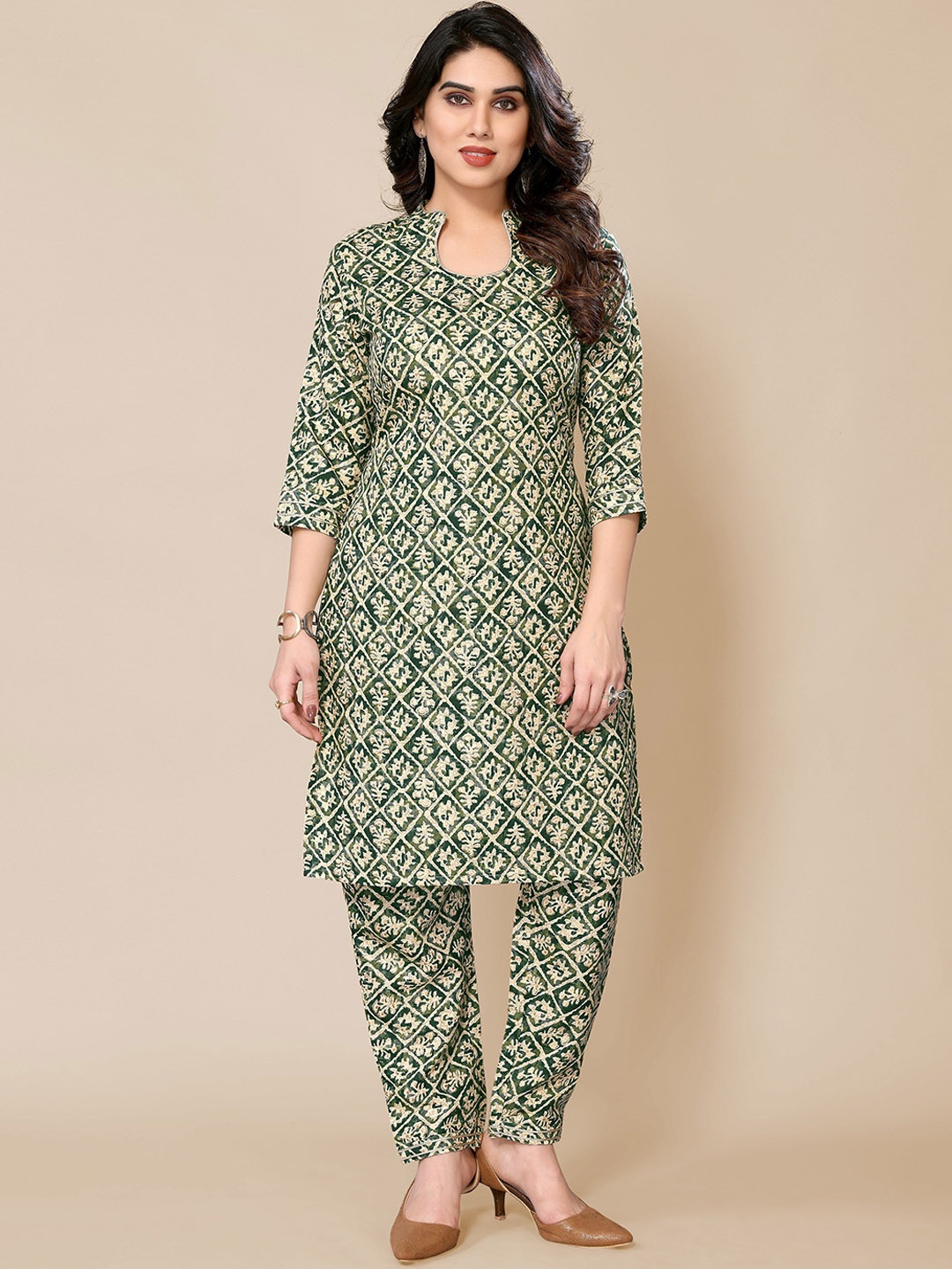 PYARI - A style for every story Ethnic Motifs Printed Straight Kurta With Trouser, Green
PYARI - A style for every story Ethnic Motifs Printed Straight Kurta With Trouser, Green
