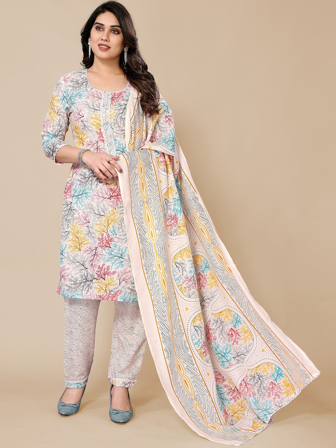 PYARI - A style for every story Floral Printed Straight Kurta & Trouser With Dupatta, White
PYARI - A style for every story Floral Printed Straight Kurta & Trouser With Dupatta, White