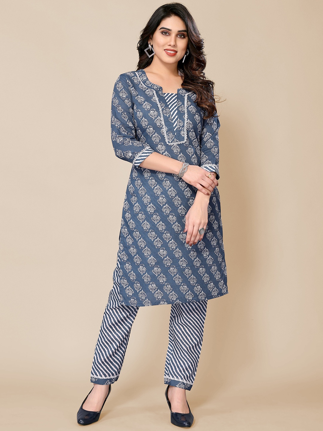 PYARI - A style for every story Ethnic Motifs Printed Straight Kurta With Trouser, Navy blue
PYARI - A style for every story Ethnic Motifs Printed Straight Kurta With Trouser, Navy blue