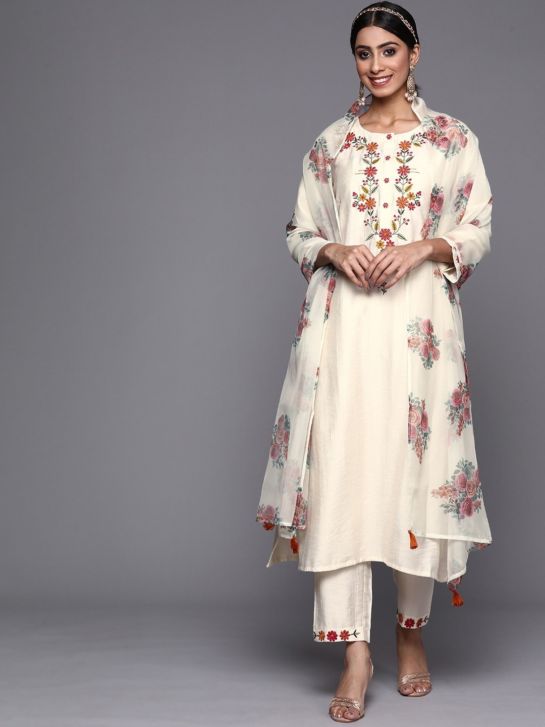 Growdamy Floral Embroidered Thread Work Regular Kurta With Trousers & Dupatta, Cream
Growdamy Floral Embroidered Thread Work Regular Kurta With Trousers & Dupatta, Cream