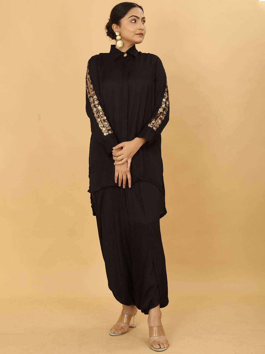 POSHAAK BY RADHEE MANGUKIYA Sequinned Mandarin Collar Satin Kurta with Dhoti Pants, Black
POSHAAK BY RADHEE MANGUKIYA Sequinned Mandarin Collar Satin Kurta with Dhoti Pants, Black