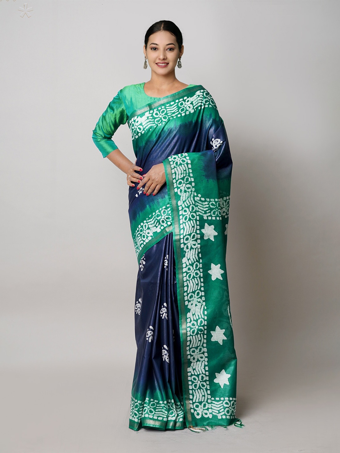 Unnati Silks Floral Batik Printed Zari Silk Cotton Handloom Chanderi Saree, Navy blue
Unnati Silks Floral Batik Printed Zari Silk Cotton Handloom Chanderi Saree, Navy blue