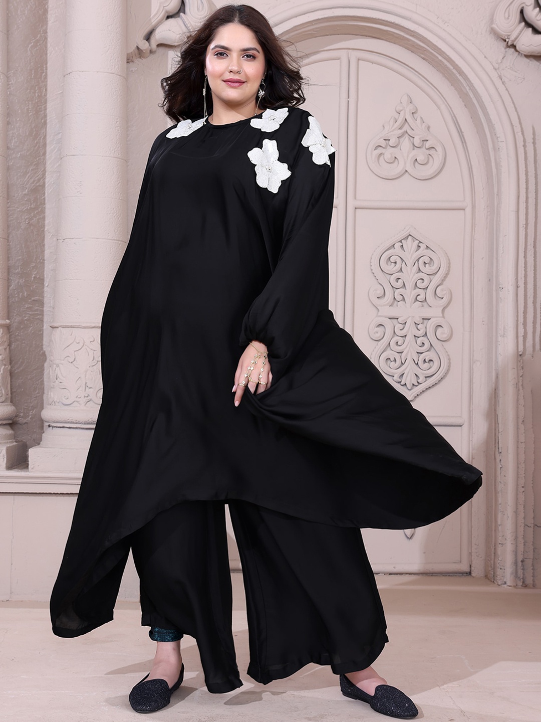 POSHAAK BY RADHEE MANGUKIYA Plus Size Floral Embroidered Sequin Kaftan Kurta with Palazzos, Black
POSHAAK BY RADHEE MANGUKIYA Plus Size Floral Embroidered Sequin Kaftan Kurta with Palazzos, Black