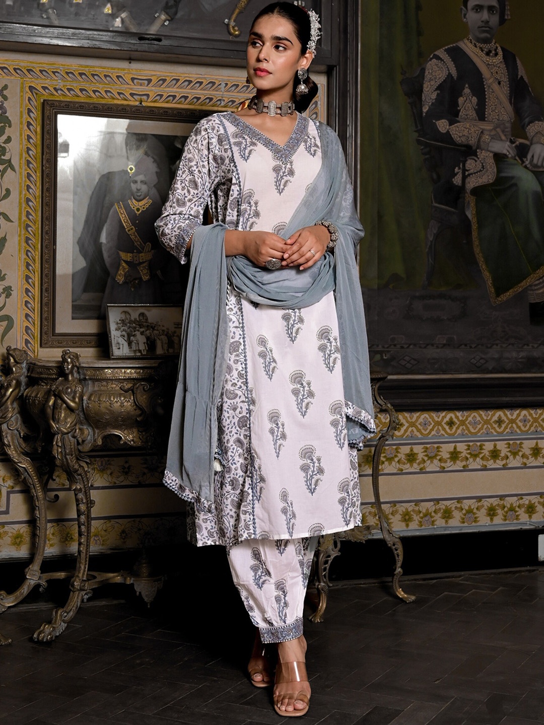 The Kapas Floral Printed Panelled Pure Cotton Kurta with Salwar & Dupatta, White
The Kapas Floral Printed Panelled Pure Cotton Kurta with Salwar & Dupatta, White
