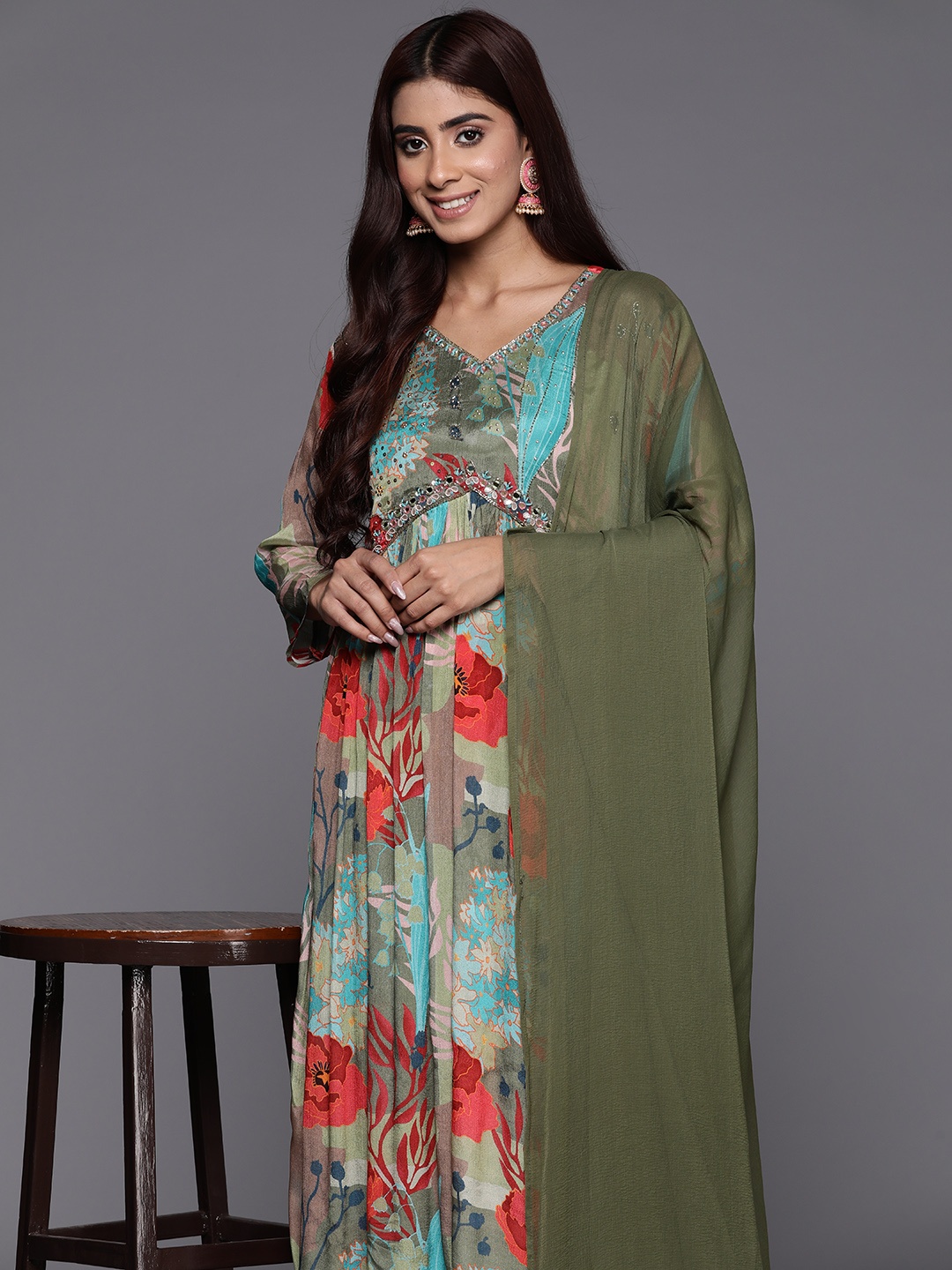 Varanga Women Green Floral Printed Empire Beads and Stones Pure Silk Kurta with Trousers & With Dupatta
Varanga Women Green Floral Printed Empire Beads and Stones Pure Silk Kurta with Trousers & With Dupatta