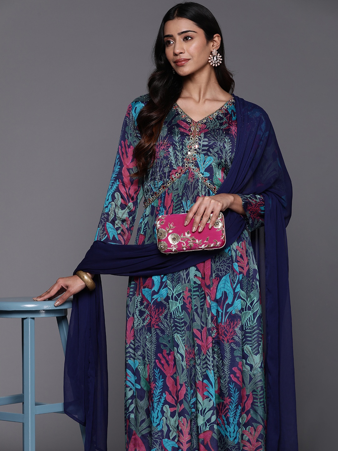 Varanga Women Floral Printed Empire Beads & Stones Pure Silk Kurta with Trousers & Dupatta, Turquoise blue
Varanga Women Floral Printed Empire Beads & Stones Pure Silk Kurta with Trousers & Dupatta, Turquoise blue