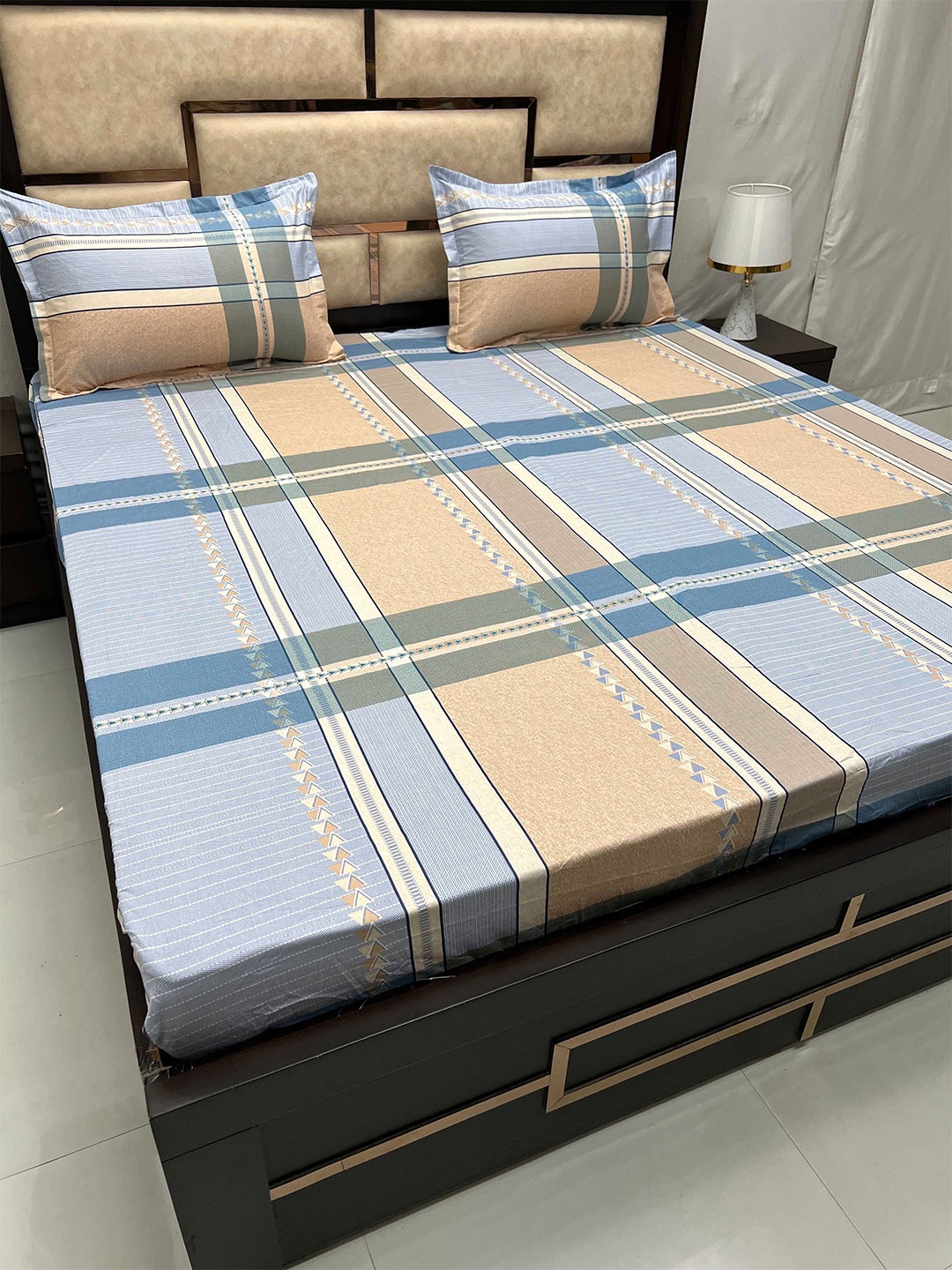 Pure Decor Gem Blue Geometric Cotton 260 TC King Fitted Bedsheet with 2 Pillow Covers
Pure Decor Gem Blue Geometric Cotton 260 TC King Fitted Bedsheet with 2 Pillow Covers