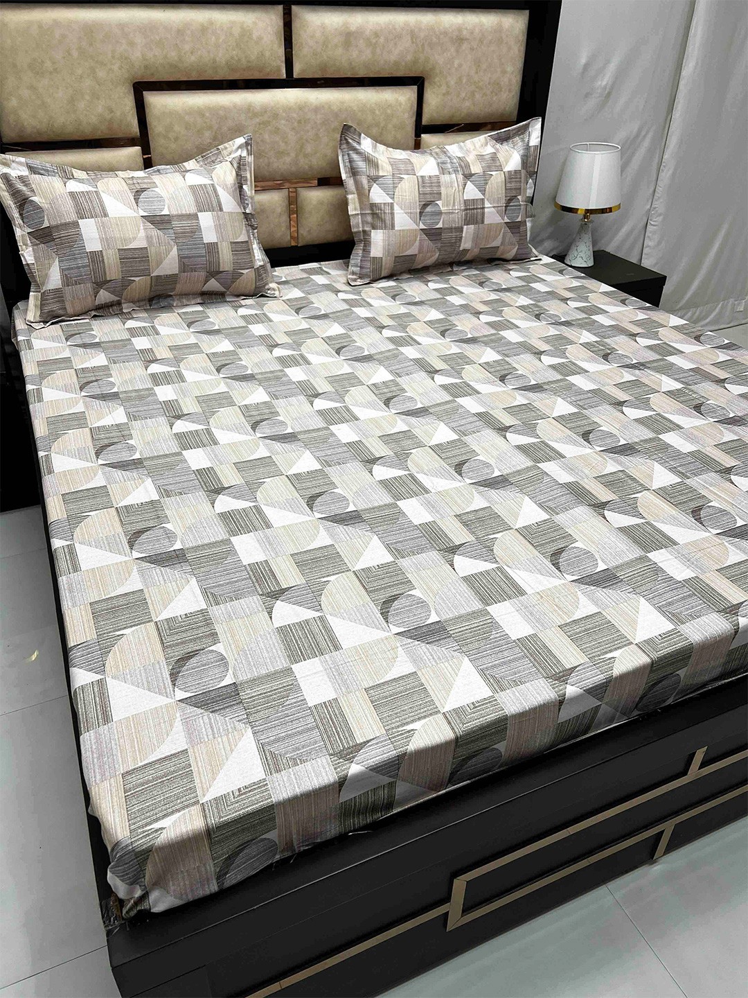 Pure Decor Divine Fur Grey Geometric Cotton 380 TC King Bedsheet with 2 Pillow Covers
Pure Decor Divine Fur Grey Geometric Cotton 380 TC King Bedsheet with 2 Pillow Covers