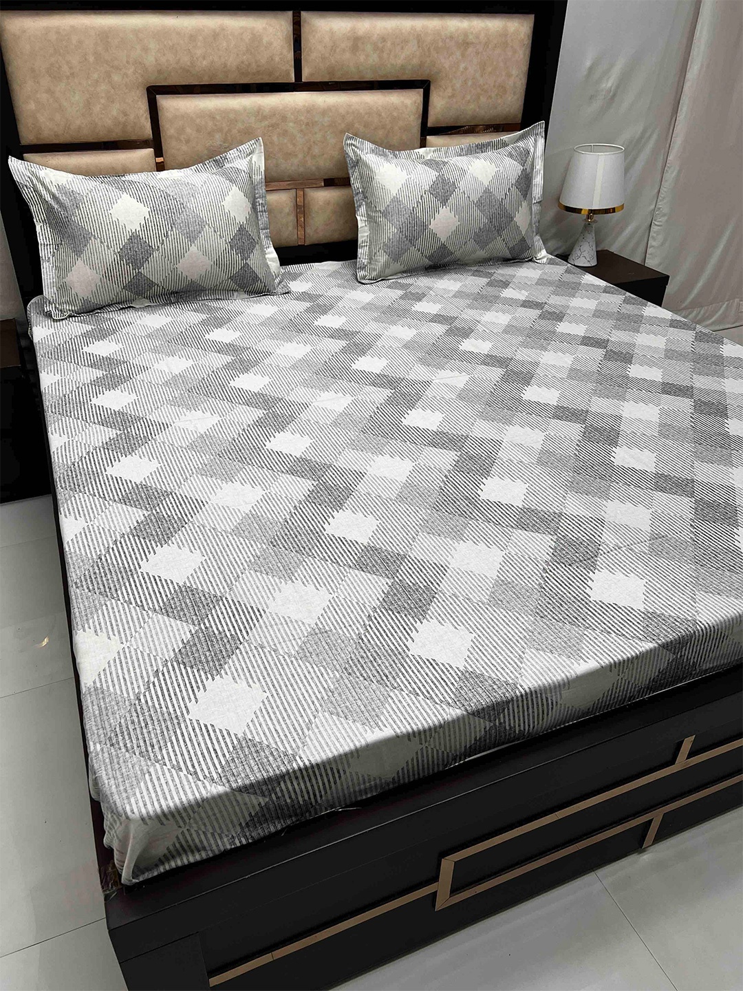 Pure Decor Divine Grey Abstract Cotton 380 TC Super King Bedsheet With 2 Pillow Covers
Pure Decor Divine Grey Abstract Cotton 380 TC Super King Bedsheet With 2 Pillow Covers