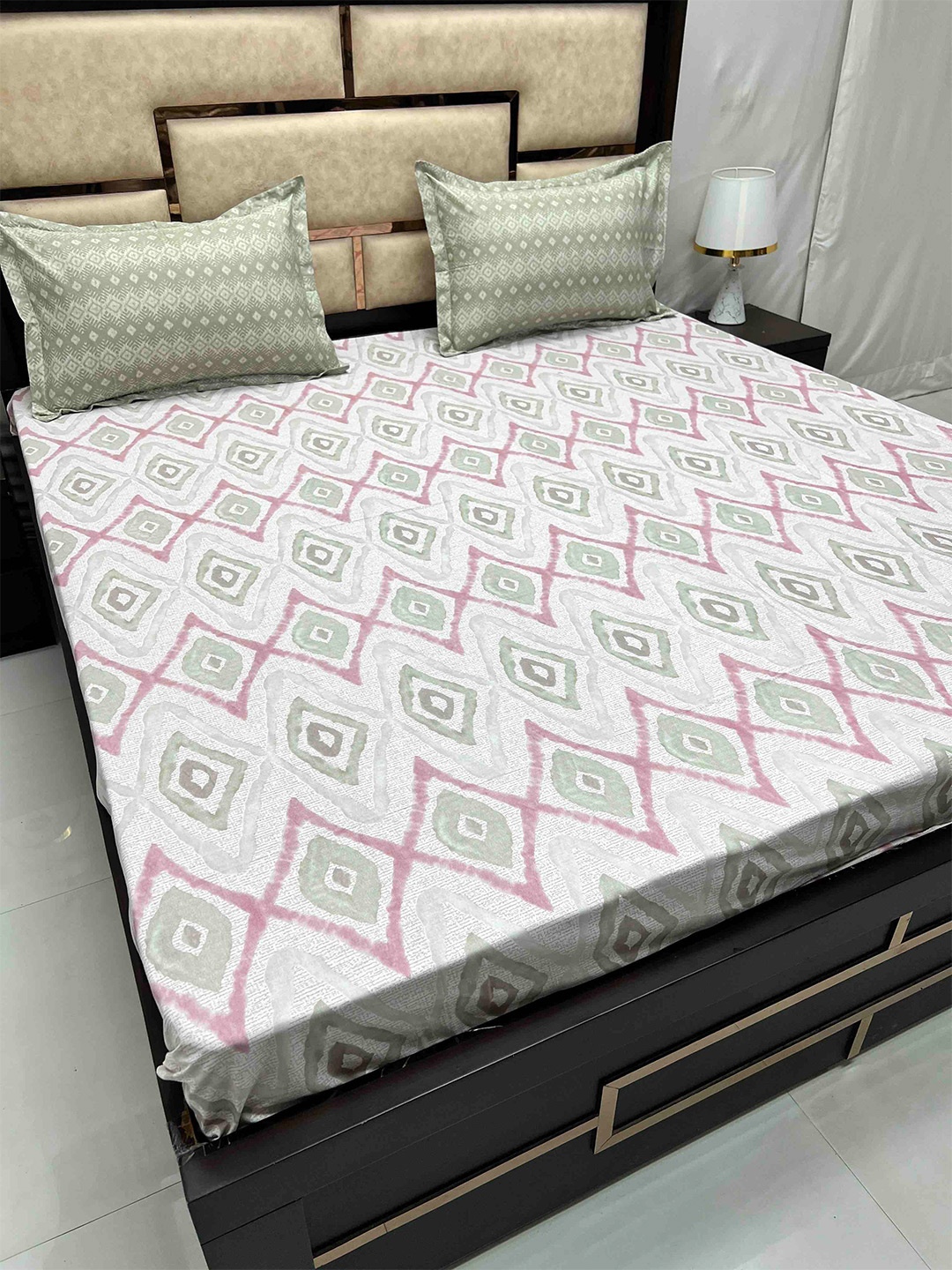 Pure Decor Lifestyle Green Printed Cotton 350 TC Super King Bedsheet with 2 Pillow Covers
Pure Decor Lifestyle Green Printed Cotton 350 TC Super King Bedsheet with 2 Pillow Covers