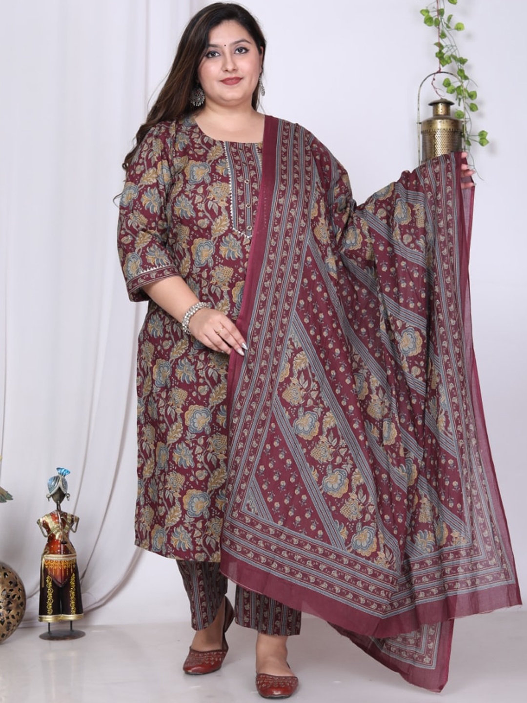 Swasti Floral Printed Regular Sequinned Pure Cotton Kurta with Trousers & Dupatta, Purple
Swasti Floral Printed Regular Sequinned Pure Cotton Kurta with Trousers & Dupatta, Purple