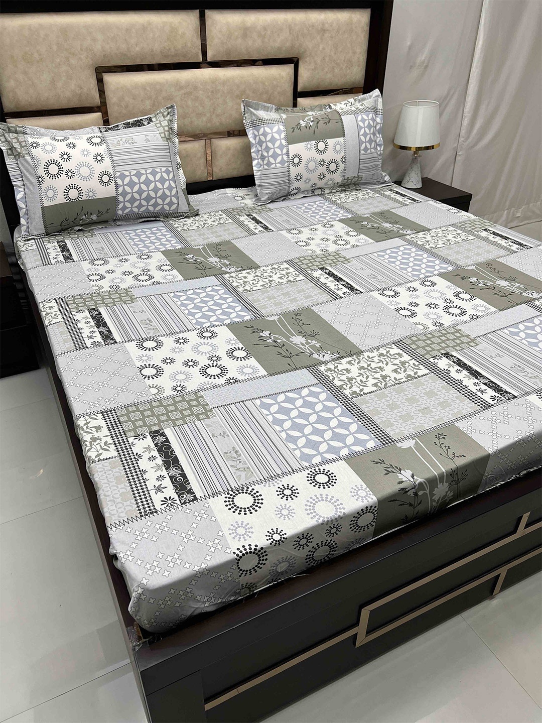 Pure Decor Royal Velar White & Blue Floral Cotton 350TC King Bedsheet with 2 Pillow Covers
Pure Decor Royal Velar White & Blue Floral Cotton 350TC King Bedsheet with 2 Pillow Covers