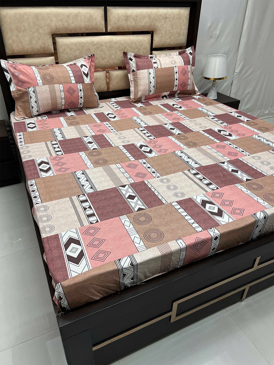 Pure Decor Royal Velar Pink Geometric Cotton 350 TC King Bedsheet with 2 Pillow Covers
Pure Decor Royal Velar Pink Geometric Cotton 350 TC King Bedsheet with 2 Pillow Covers