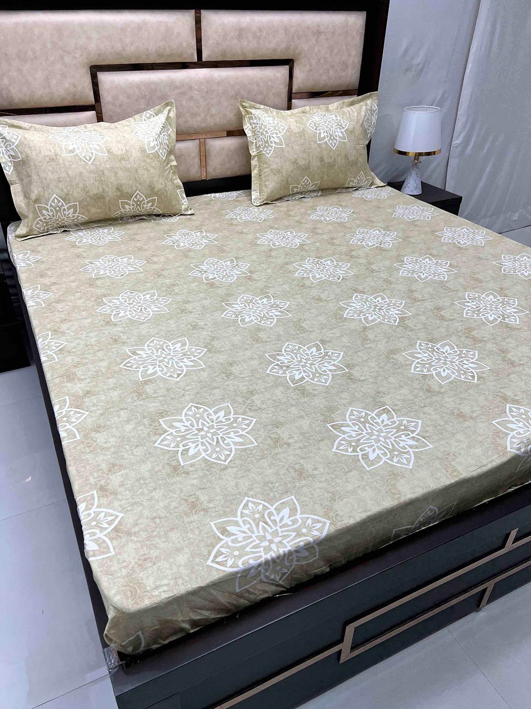 Pure Decor Royal Velar Green Floral Cotton 350 TC King Bedsheet with 2 Pillow Covers
Pure Decor Royal Velar Green Floral Cotton 350 TC King Bedsheet with 2 Pillow Covers