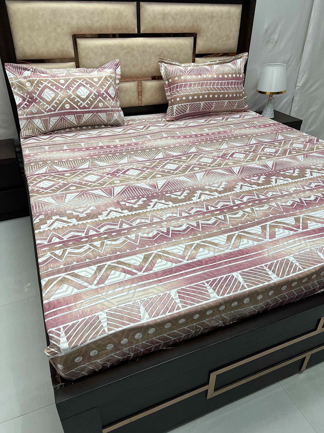 Pure Decor Royal Velar Pink Geometric 350 TC Cotton King Bedsheet With 2 Pillow Covers
Pure Decor Royal Velar Pink Geometric 350 TC Cotton King Bedsheet With 2 Pillow Covers