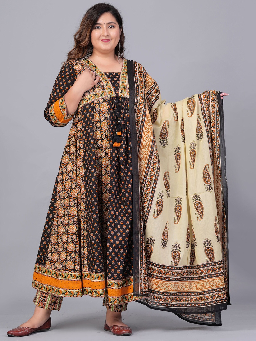 BAESD Plus Size Floral Printed Pure Cotton Anarkali Kurta With Trousers & With Dupatta, Black
BAESD Plus Size Floral Printed Pure Cotton Anarkali Kurta With Trousers & With Dupatta, Black