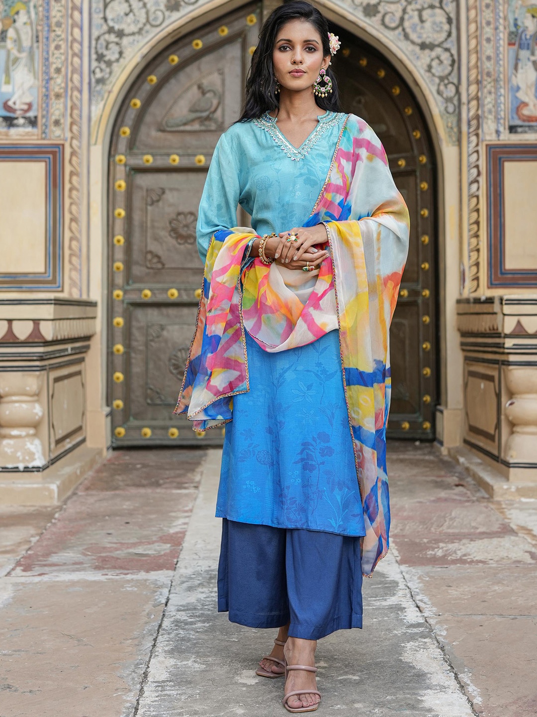 SCAKHI Floral Printed Mandarin Collar Thread Work Straight Kurta & Trousers With Dupatta, Blue
SCAKHI Floral Printed Mandarin Collar Thread Work Straight Kurta & Trousers With Dupatta, Blue