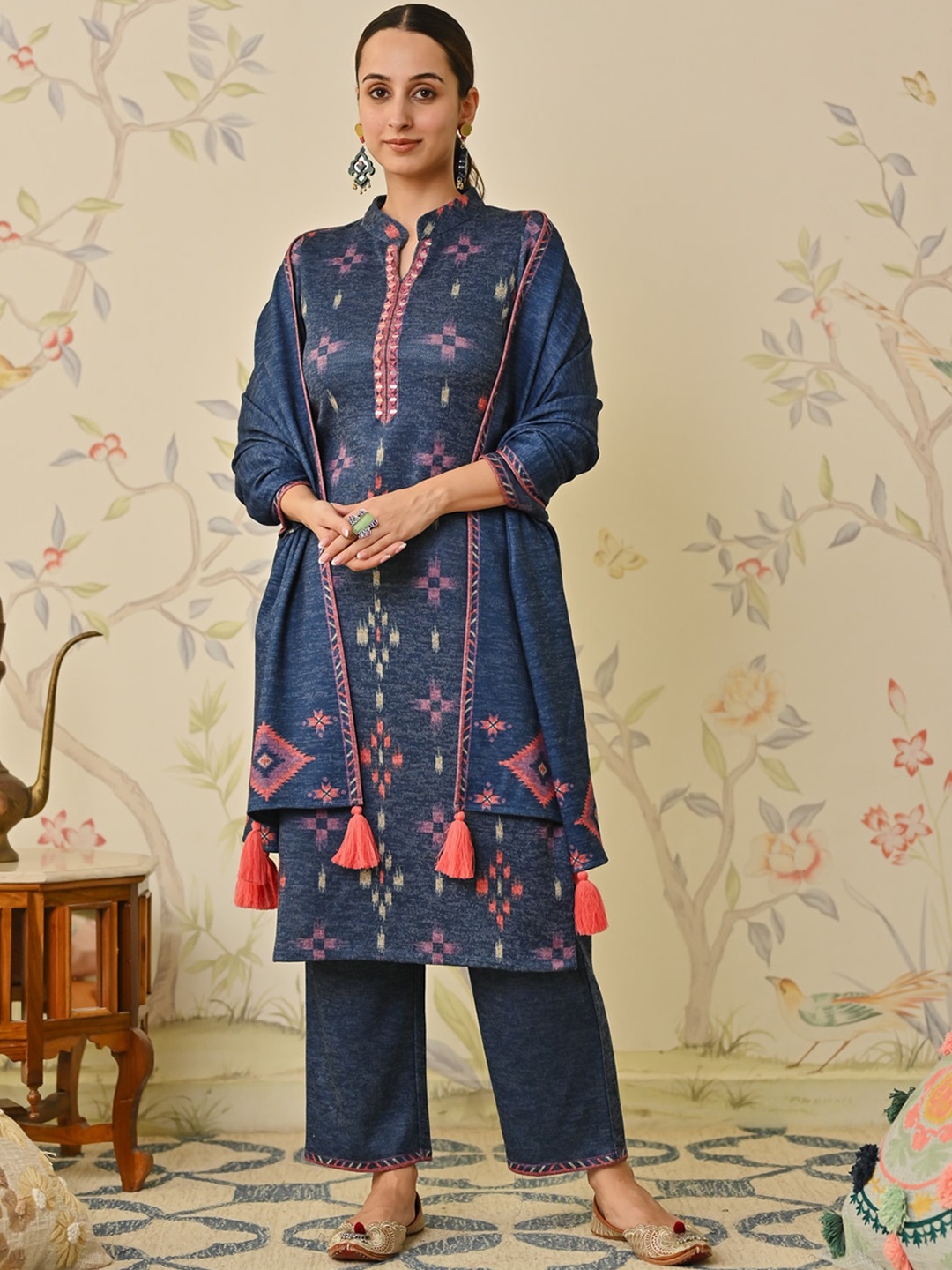 Rustorange Geometric Printed Mandarin Collar Straight Kurta with Trousers & Dupatta, Navy blue
Rustorange Geometric Printed Mandarin Collar Straight Kurta with Trousers & Dupatta, Navy blue