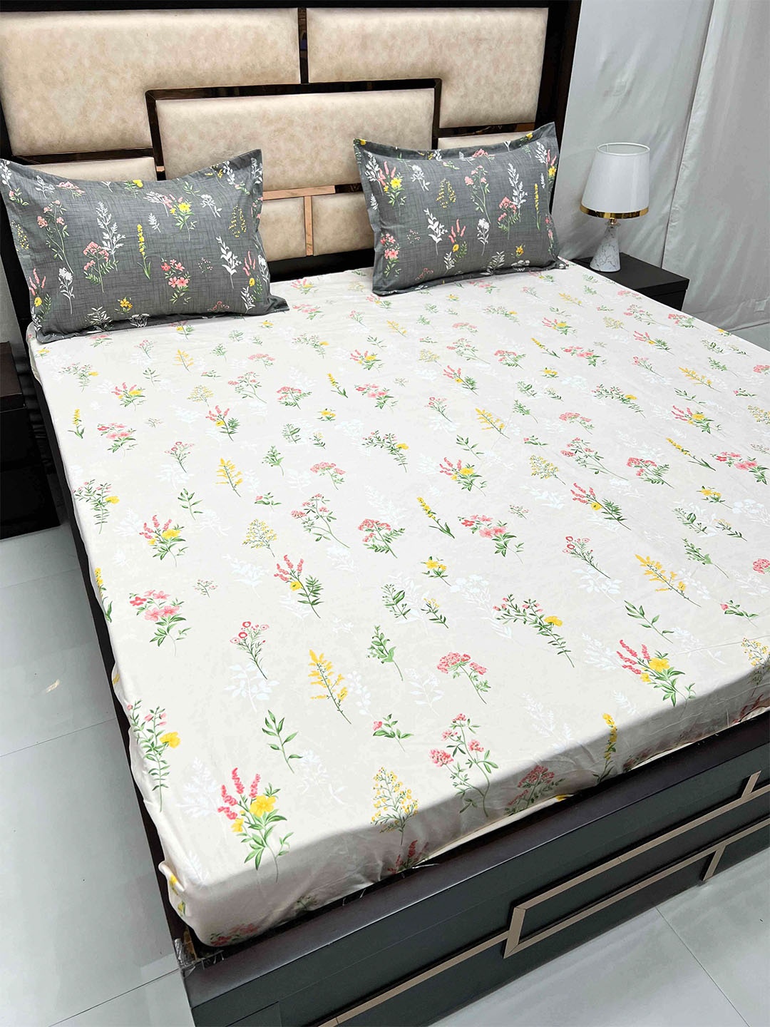 Pure Decor Manor White Grey Floral 164 TC Super King Fitted Bedsheet With 2 Pillow Covers
Pure Decor Manor White Grey Floral 164 TC Super King Fitted Bedsheet With 2 Pillow Covers