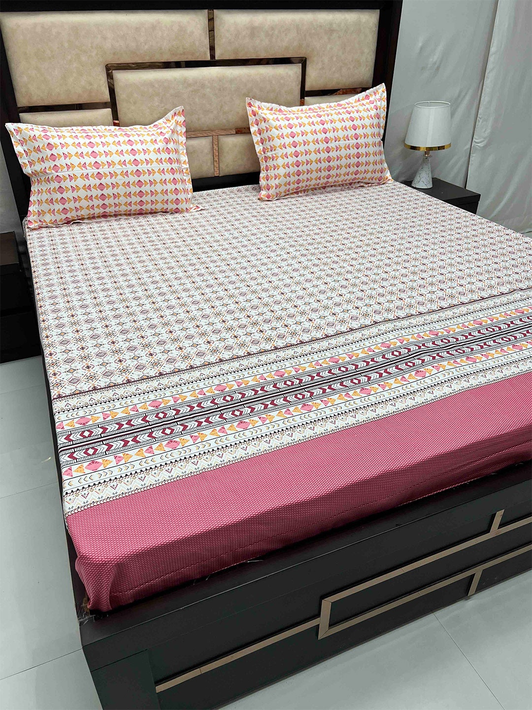 Pure Decor Lifestyle Pink Abstract Cotton 330 TC Super King Bedsheet With 2 Pillow Covers
Pure Decor Lifestyle Pink Abstract Cotton 330 TC Super King Bedsheet With 2 Pillow Covers