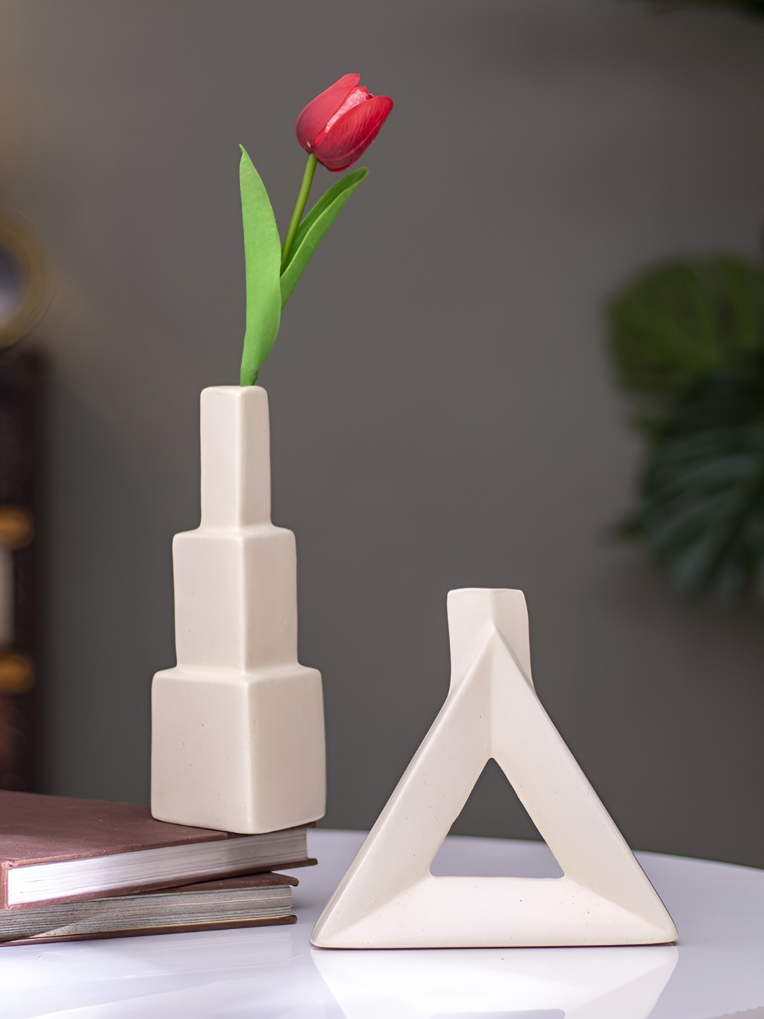The Decor Lane Modern Decorative Off White 2 Pieces Ceramic Flower Vases