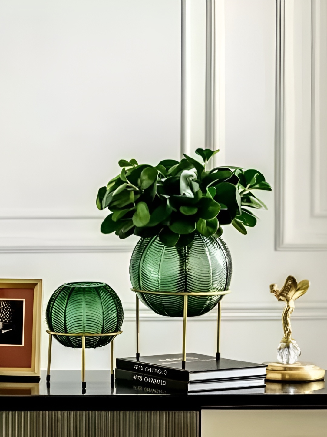 Samara Home Green & Gold-Toned 2 Pieces Textured Glass Round Flower Vases With Stands
Samara Home Green & Gold-Toned 2 Pieces Textured Glass Round Flower Vases With Stands