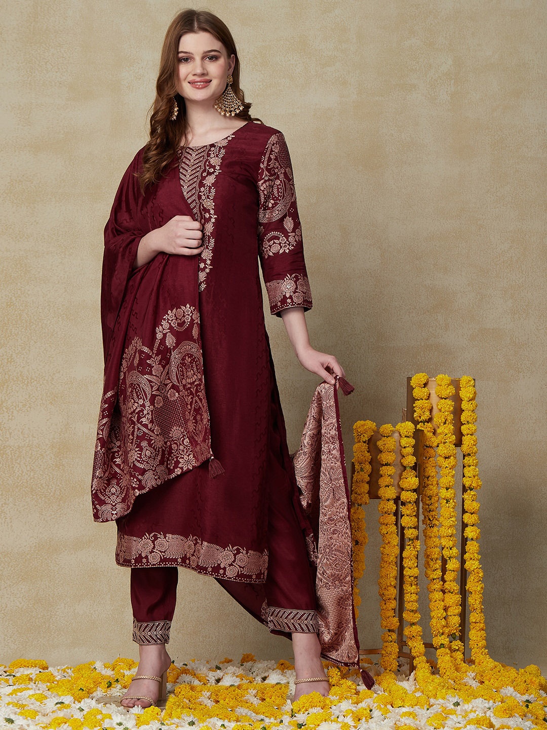 FASHOR Floral Printed Regular Beads and Stones Kurta with Trousers & Dupatta, Maroon
FASHOR Floral Printed Regular Beads and Stones Kurta with Trousers & Dupatta, Maroon