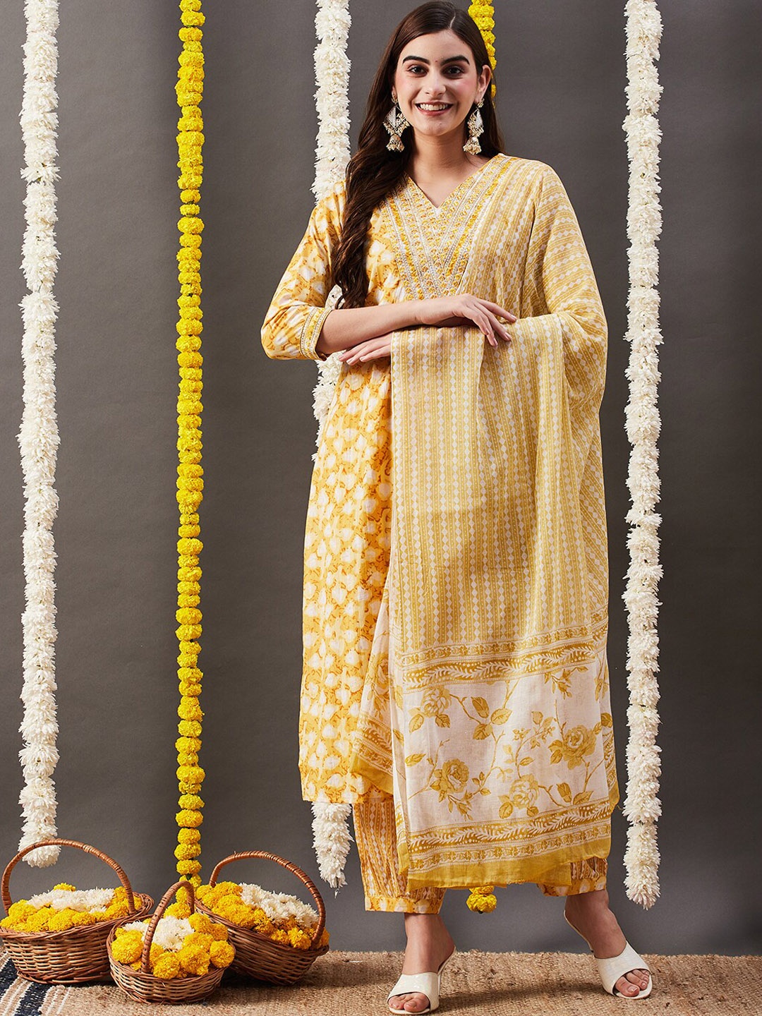 FASHOR Floral Printed Sequinned Pure Cotton Straight Kurta With Trousers & Dupatta, Yellow
FASHOR Floral Printed Sequinned Pure Cotton Straight Kurta With Trousers & Dupatta, Yellow