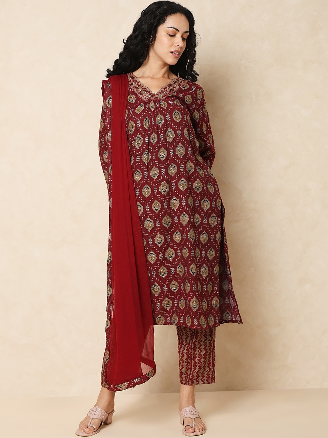 Indifusion Ethnic Motifs Printed V-Neck Pleated Cotton Kurta with Trousers & Dupatta, Red
Indifusion Ethnic Motifs Printed V-Neck Pleated Cotton Kurta with Trousers & Dupatta, Red