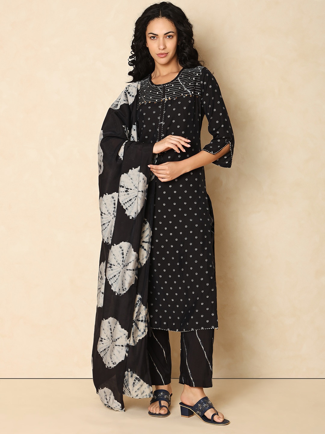 Indifusion Ethnic Motifs Printed Mirror Work Kurta with Trousers & With Dupatta, Black
Indifusion Ethnic Motifs Printed Mirror Work Kurta with Trousers & With Dupatta, Black