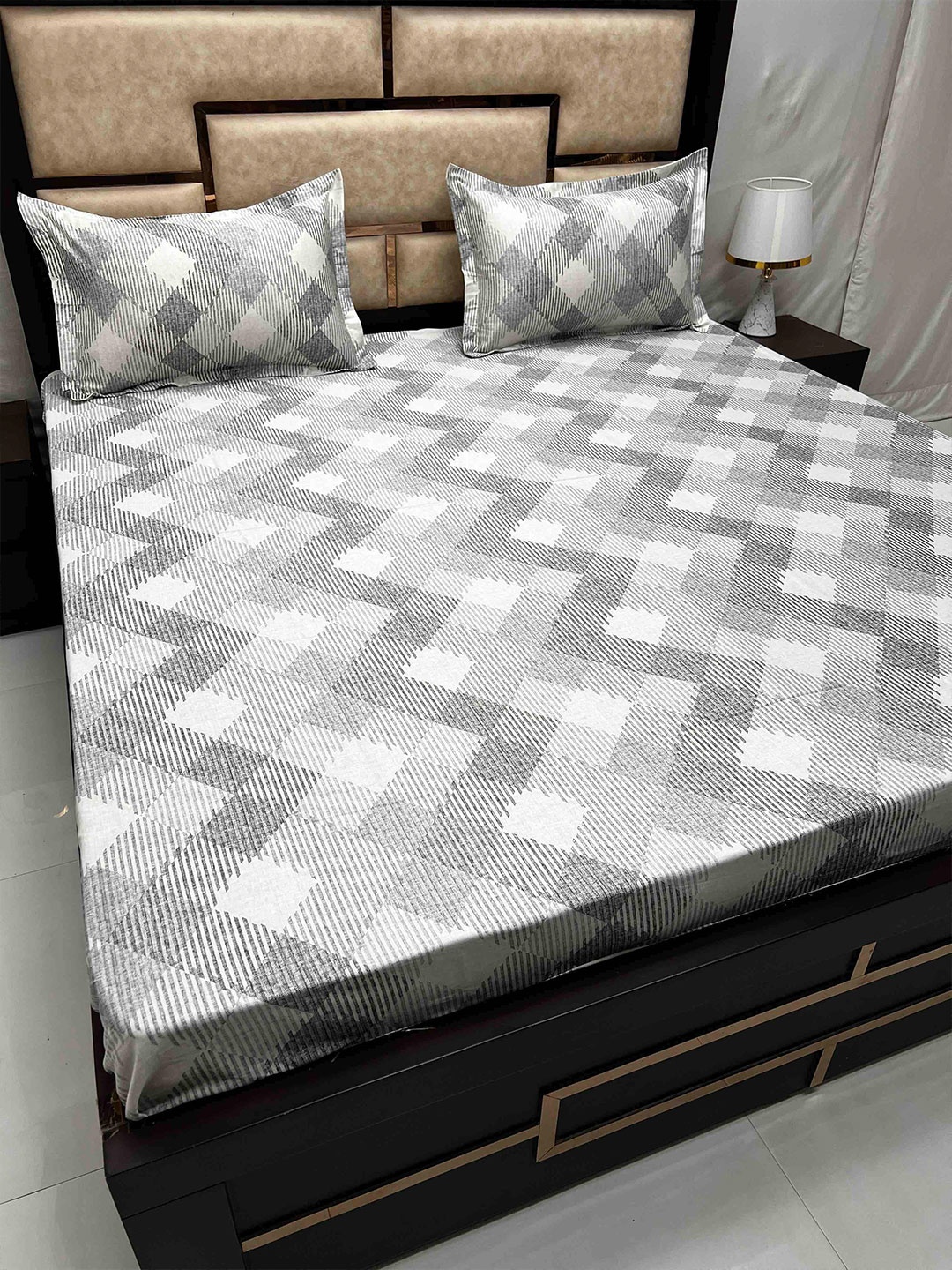 Pure Decor Divine Fur Grey & White 350 TC Geometric King Bedsheet with 2 Pillow Covers
Pure Decor Divine Fur Grey & White 350 TC Geometric King Bedsheet with 2 Pillow Covers