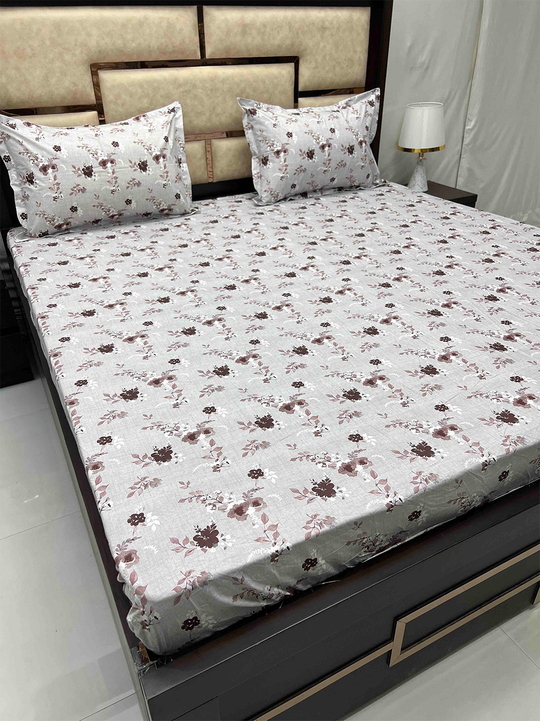 Pure Decor Villa Grey & Brown Floral Cotton 330 TC King Bedsheet with 2 Pillow Covers
Pure Decor Villa Grey & Brown Floral Cotton 330 TC King Bedsheet with 2 Pillow Covers
