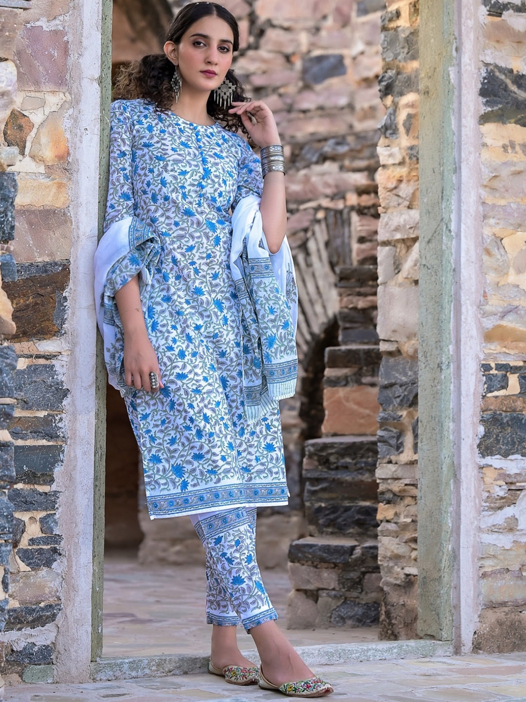 The Kapas Floral Printed Block Print Pure Cotton Kurta with Trousers & Dupatta, Blue
The Kapas Floral Printed Block Print Pure Cotton Kurta with Trousers & Dupatta, Blue