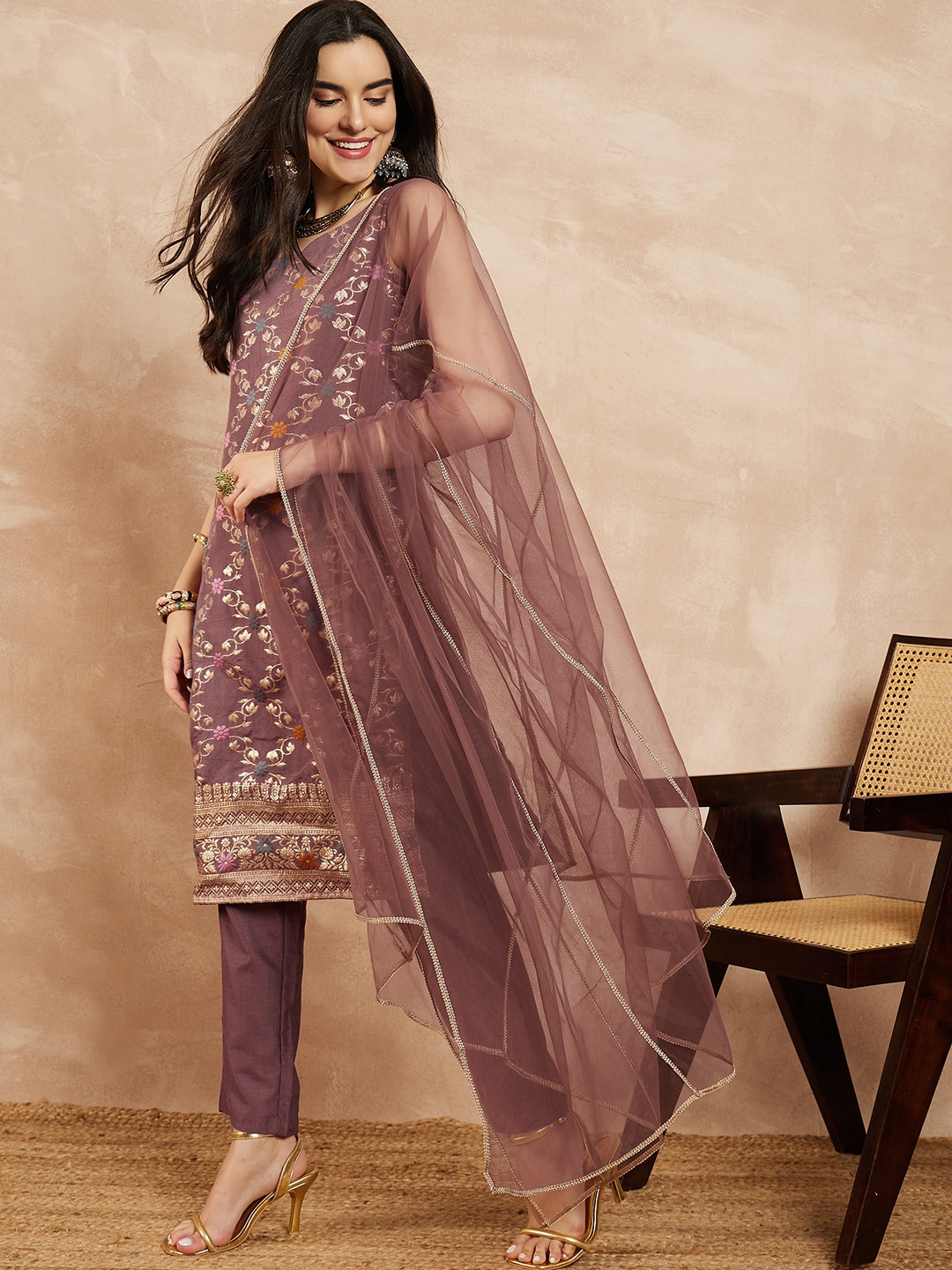 Inddus Floral Woven Design Sleeveless Straight Kurta with Trousers & With Dupatta, Mauve
Inddus Floral Woven Design Sleeveless Straight Kurta with Trousers & With Dupatta, Mauve