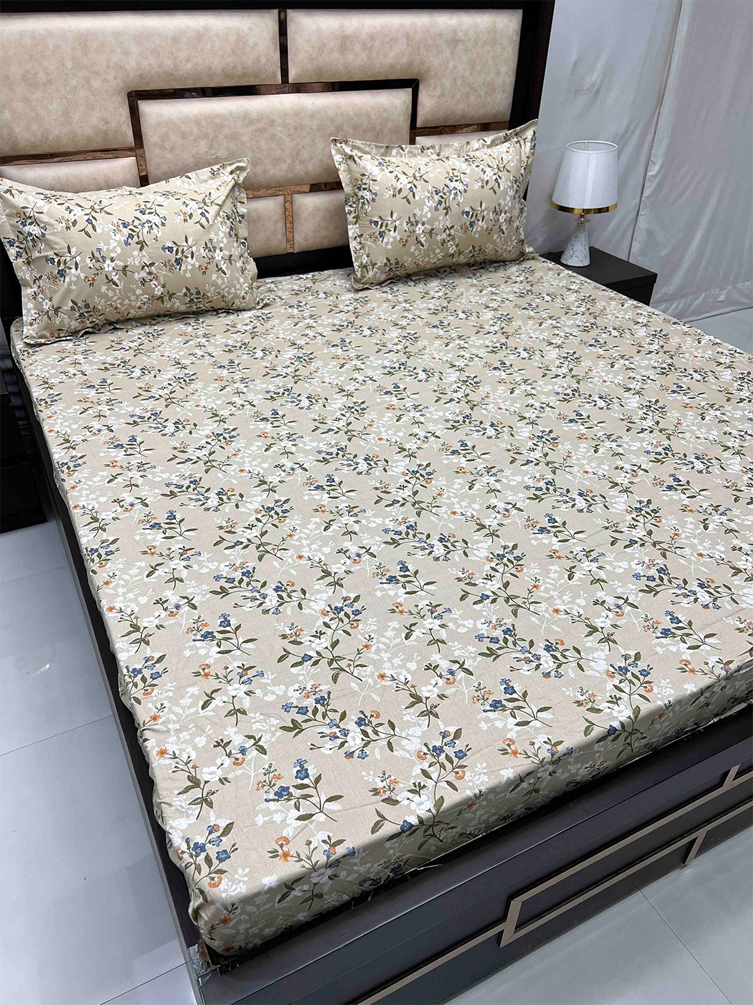 Pure Decor White & Green Floral Pure Cotton 300 TC King Bedsheet with 2 Pillow Covers
Pure Decor White & Green Floral Pure Cotton 300 TC King Bedsheet with 2 Pillow Covers