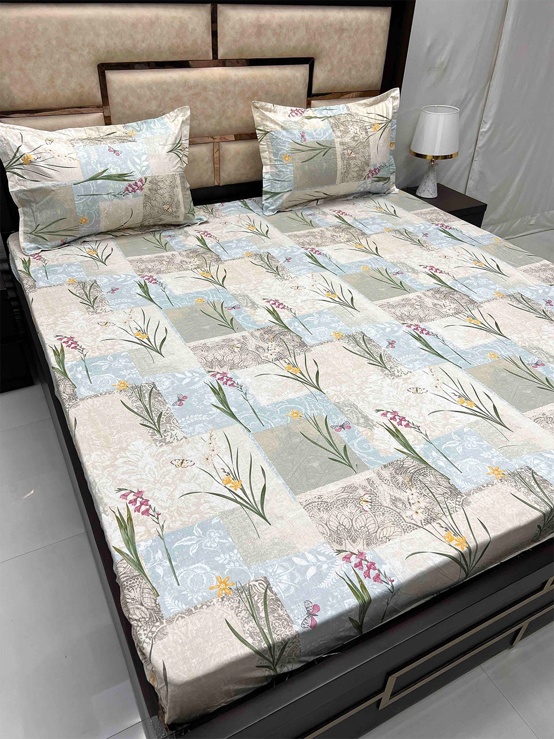 Pure Decor Villa Blue & Green 300 TC Floral Cotton King Bedsheet with 2 Pillow Covers
Pure Decor Villa Blue & Green 300 TC Floral Cotton King Bedsheet with 2 Pillow Covers