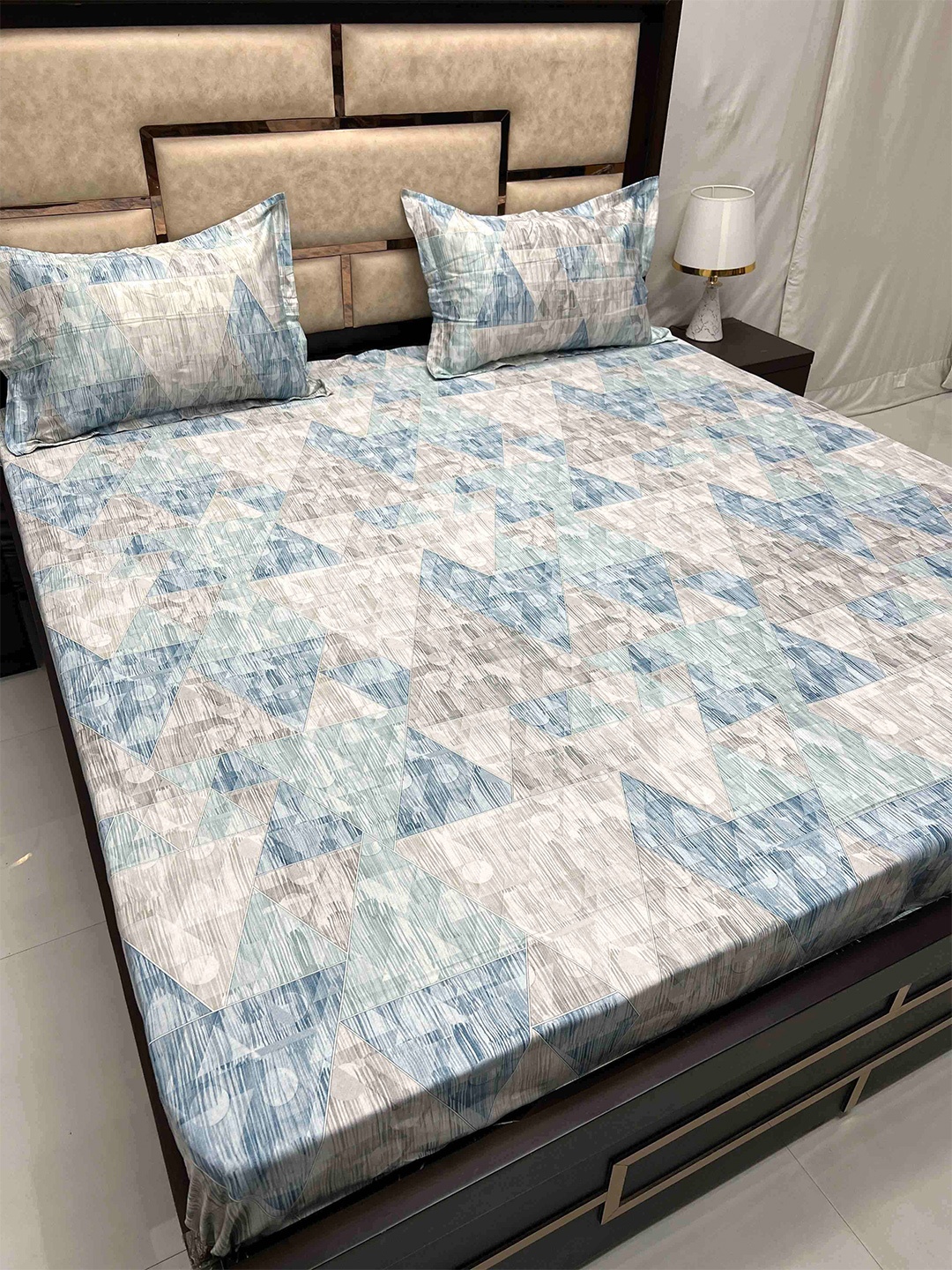 Pure Decor Divine Fur White Geometric 330 TC Cotton King Bedsheet with 2 Pillow Covers
Pure Decor Divine Fur White Geometric 330 TC Cotton King Bedsheet with 2 Pillow Covers