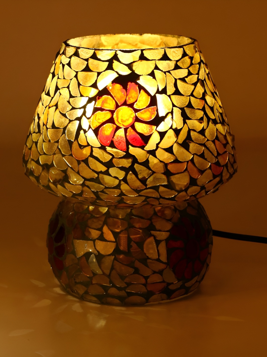 Afast Red & White Textured Glass Abstract Shaped With Adjustable Cord Table Lamp
Afast Red & White Textured Glass Abstract Shaped With Adjustable Cord Table Lamp