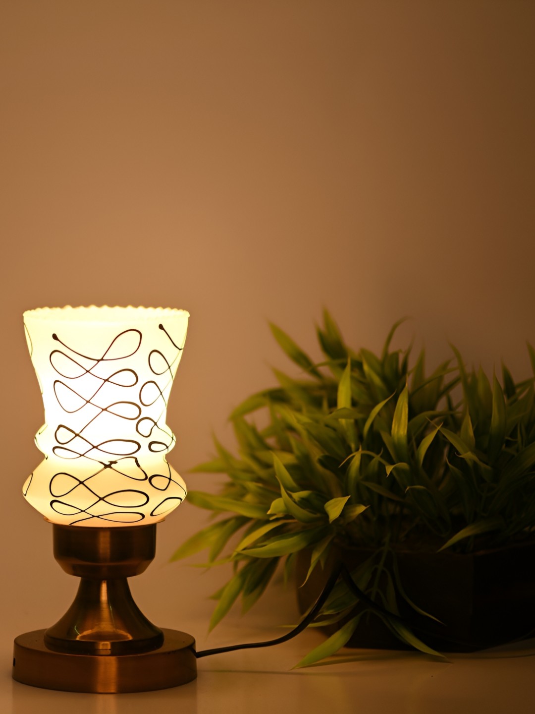 Afast Gold Toned & White Printed Abstract Shaped Glass Table Lamp with Adjustable Cord
Afast Gold Toned & White Printed Abstract Shaped Glass Table Lamp with Adjustable Cord