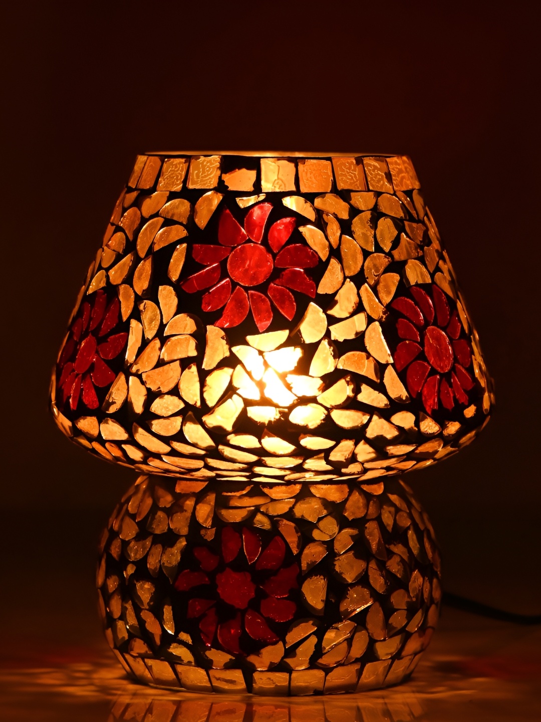 Afast Red & Gold Toned Textured Abstract Shaped Glass Table Lamp with Adjustable Cord
Afast Red & Gold Toned Textured Abstract Shaped Glass Table Lamp with Adjustable Cord