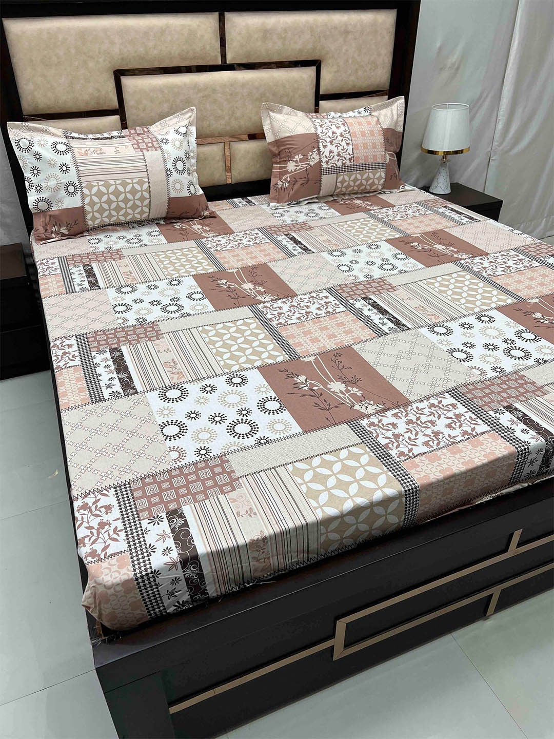 Pure Decor Gem Brown & White Geometric 250 TC King Cotton Bedsheet with 2 Pillow Covers
Pure Decor Gem Brown & White Geometric 250 TC King Cotton Bedsheet with 2 Pillow Covers
