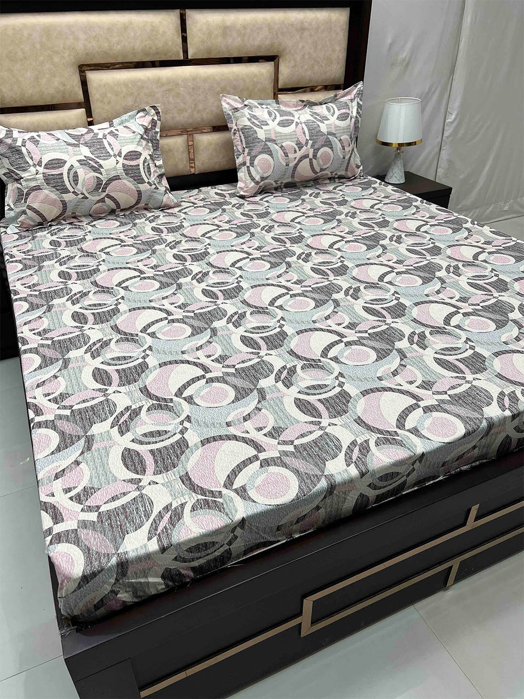 Pure Decor Gem Grey Geometric Cotton 250 TC King Fitted Bedsheet with 2 Pillow Covers
Pure Decor Gem Grey Geometric Cotton 250 TC King Fitted Bedsheet with 2 Pillow Covers