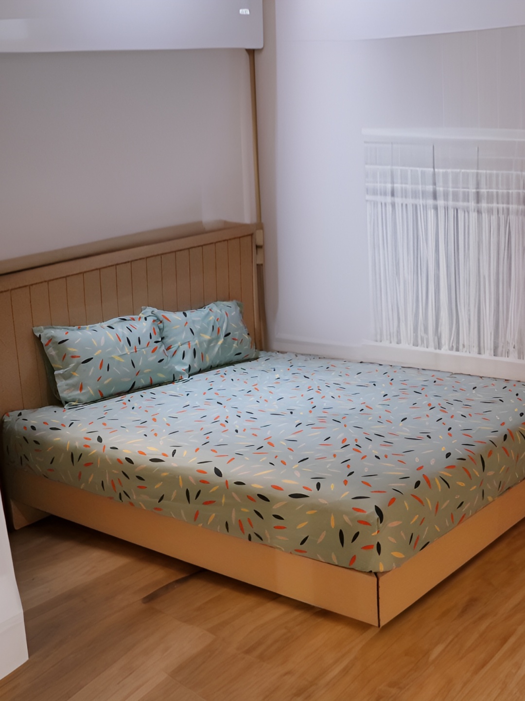 Chann Studio Classic Blue& White Floral Microfiber 300 TC Queen Bedsheet &2 Pillow Covers
Chann Studio Classic Blue& White Floral Microfiber 300 TC Queen Bedsheet &2 Pillow Covers