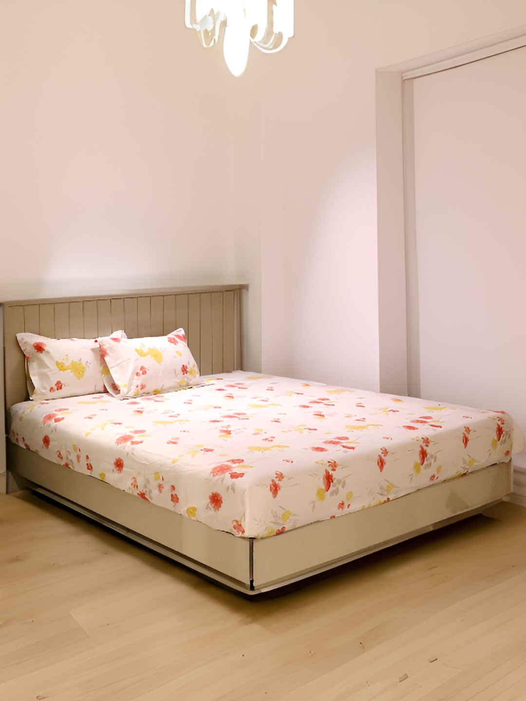 Chann Studio Classic Cream Floral Microfiber 300 TC Queen Bedsheet with 2 Pillow Covers
Chann Studio Classic Cream Floral Microfiber 300 TC Queen Bedsheet with 2 Pillow Covers
