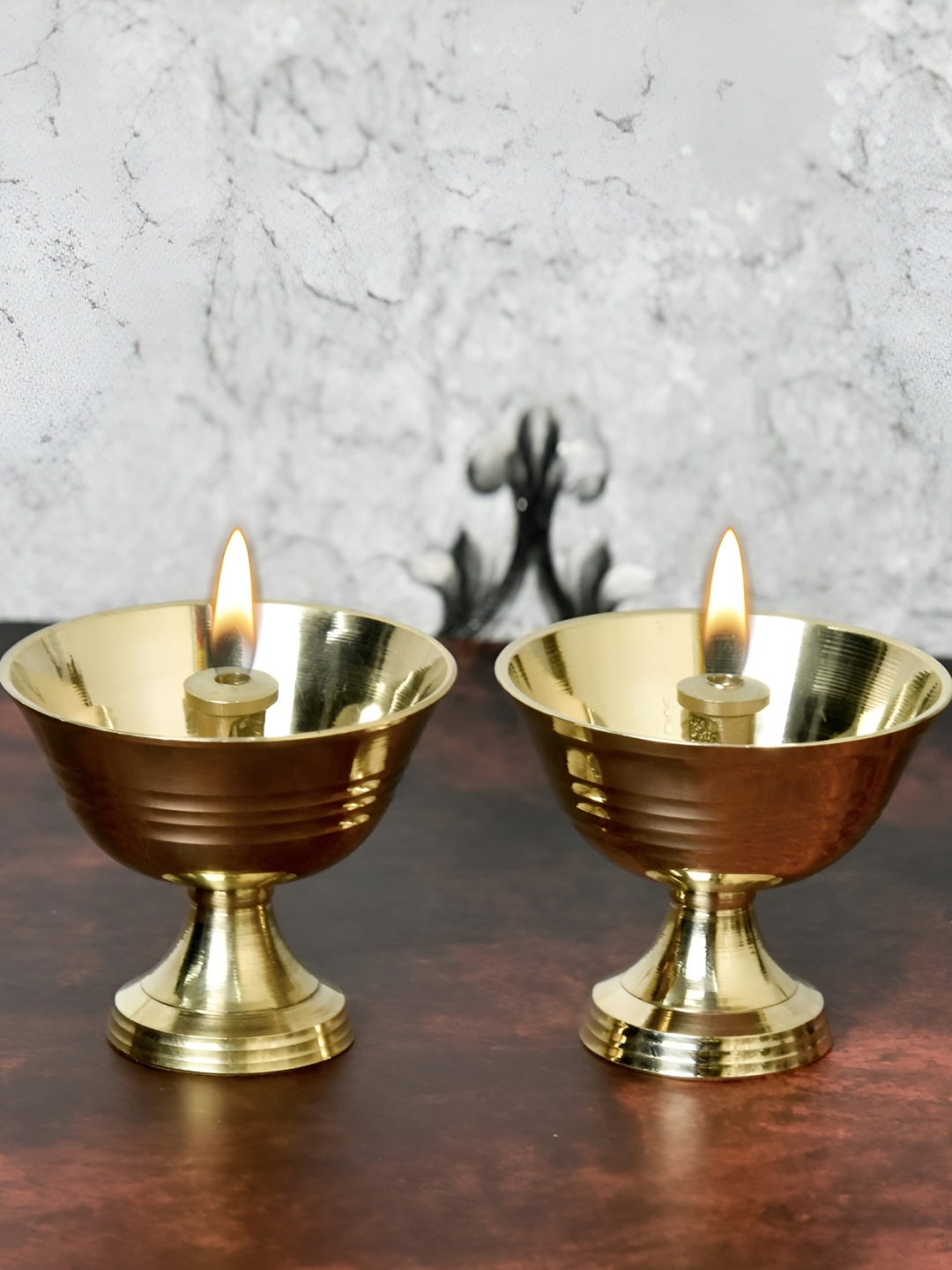 Bhimonee Decor Aarti 2 Pieces Gold-Toned Salaidar Nanda Pyali Table Diya Pooja Essentials
Bhimonee Decor Aarti 2 Pieces Gold-Toned Salaidar Nanda Pyali Table Diya Pooja Essentials